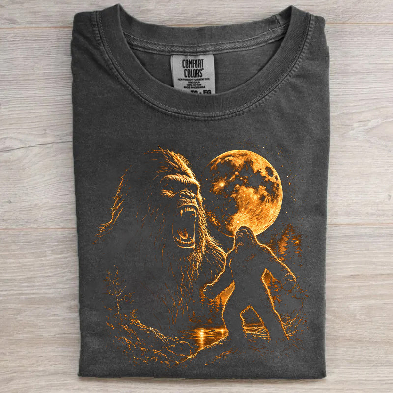 Bigfoot Howling To The Moon T-shirt